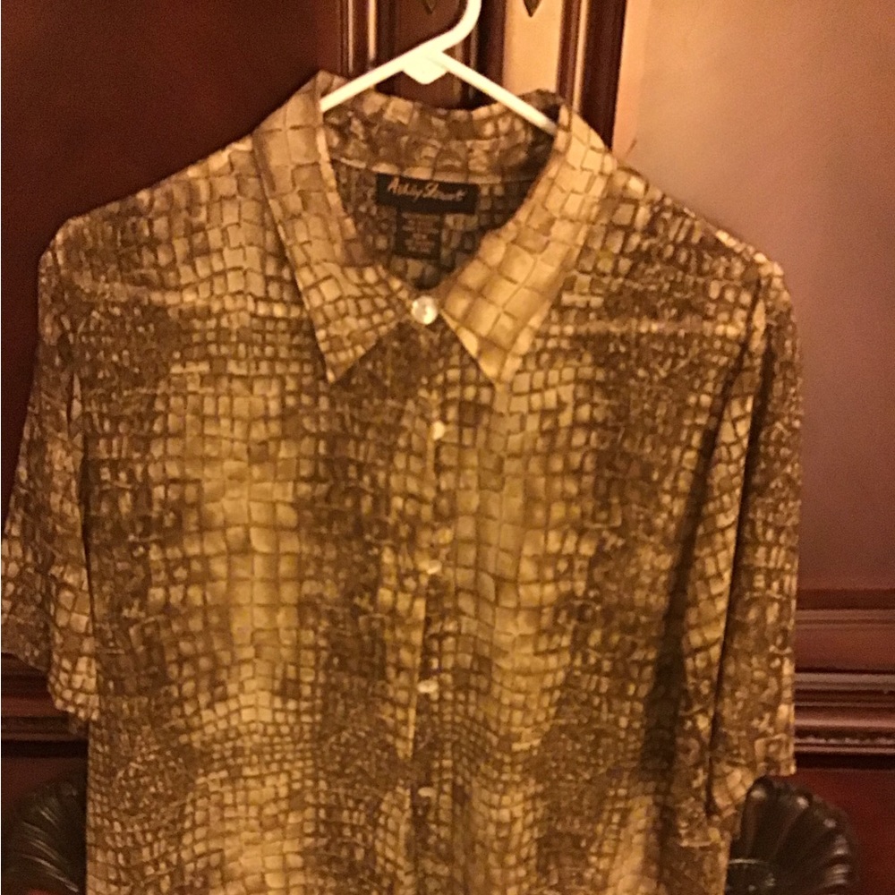 Ladies button down short sleeve sheer blouse